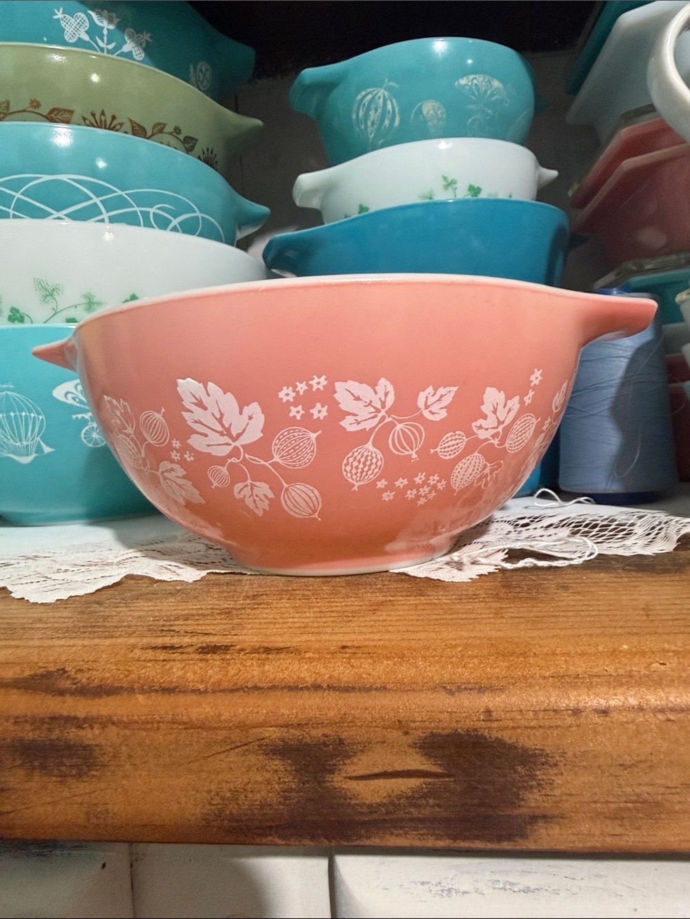 PYREX pink gooseberry 442 Cinderella mixing bowl